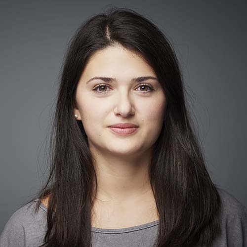 Portrait Of Smiling Brunette Young Woman UBYBSRK